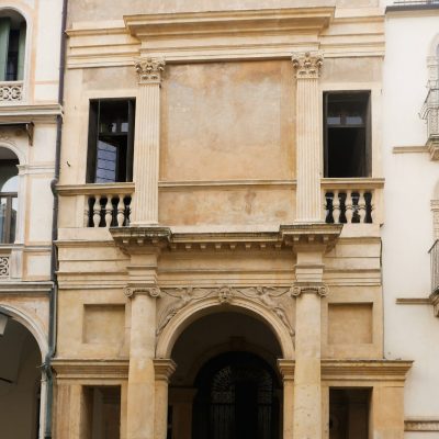Corso_Palladio_(Vicenza)_-_Casa_Cogollo-2